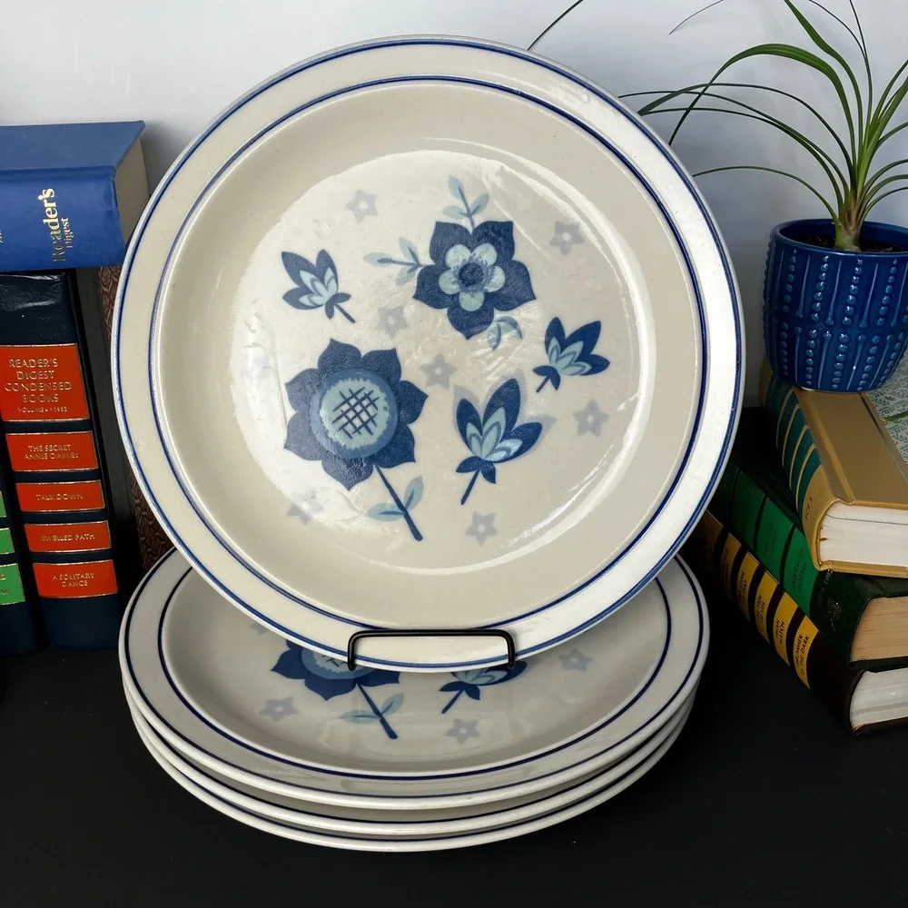 Daekor Designs Tudor Blue Stoneware Dinner Plates Set of 4 Vintage Floral Korea